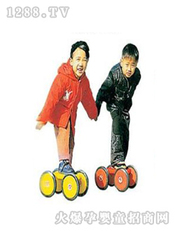 楚楚奧奇運(yùn)動(dòng)車(chē)