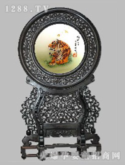 安琪胎發(fā)繡靜聆風(fēng)聲